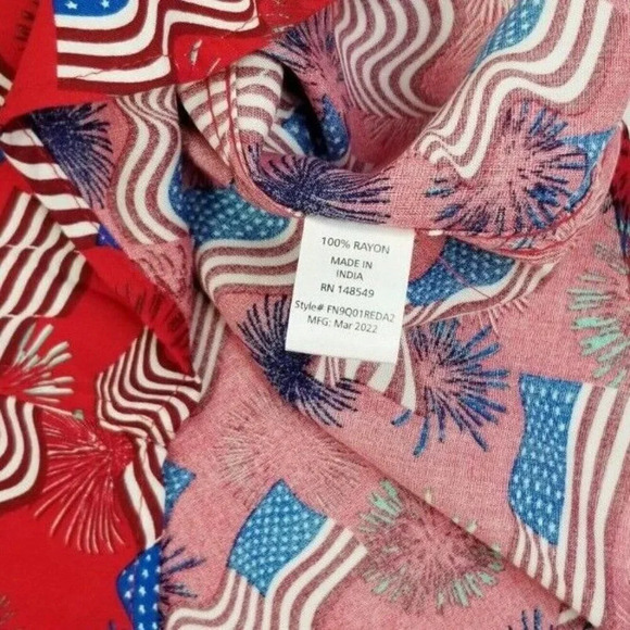Free Planet Small Stars and Stripes Red American Flag Fireworks Mens Rayon Shirt - Picture 10 of 10